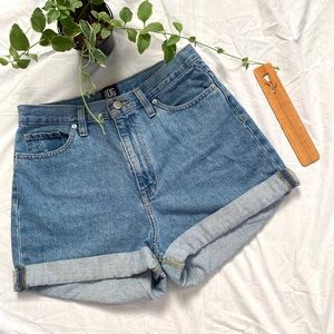 BDG Urban outfitters 🌿
Mom High-Rise
